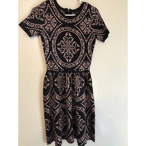 Romeo & Juliet Couture  Size Small Short Sleeve Sweater Dress Jacquard Print